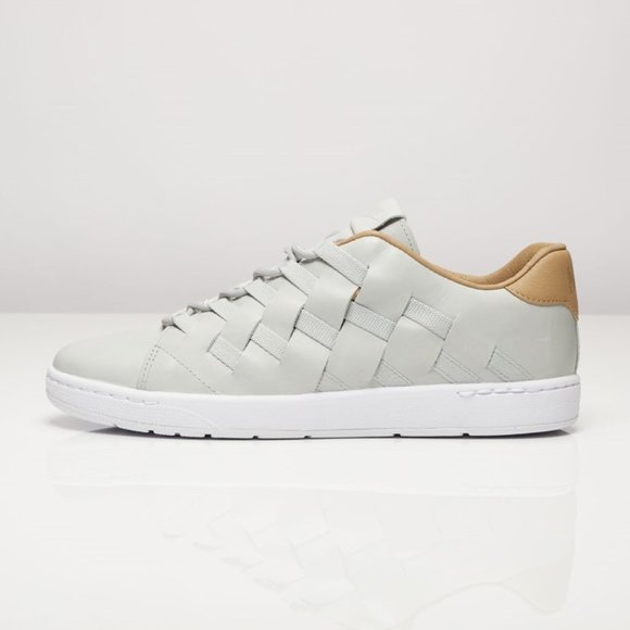 nike tennis classic ultra premium